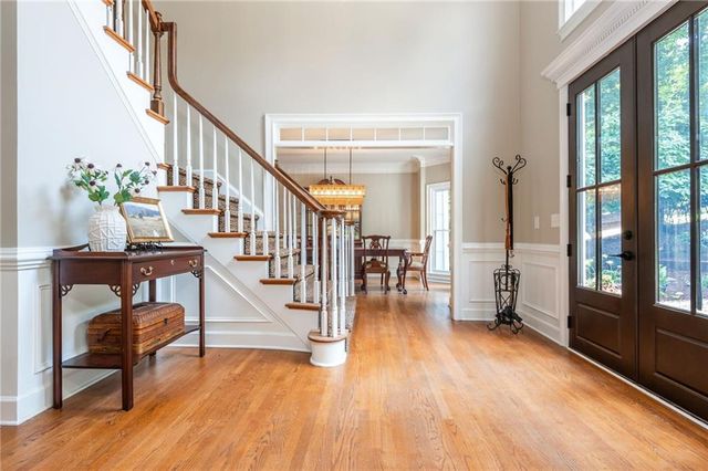 2865 Stoneglen Close, Roswell, GA 30076