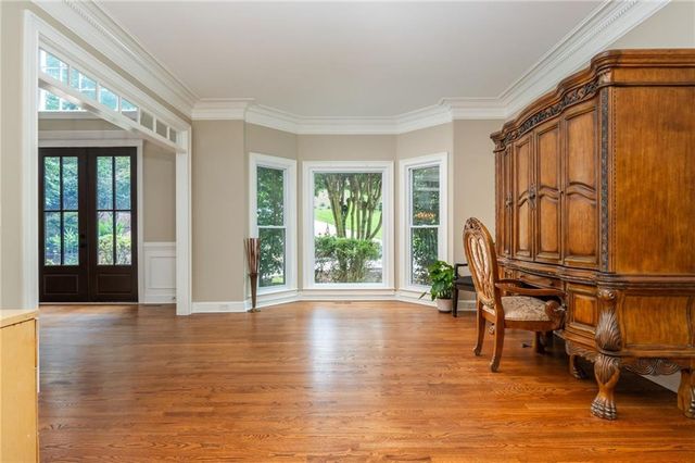 2865 Stoneglen Close, Roswell, GA 30076