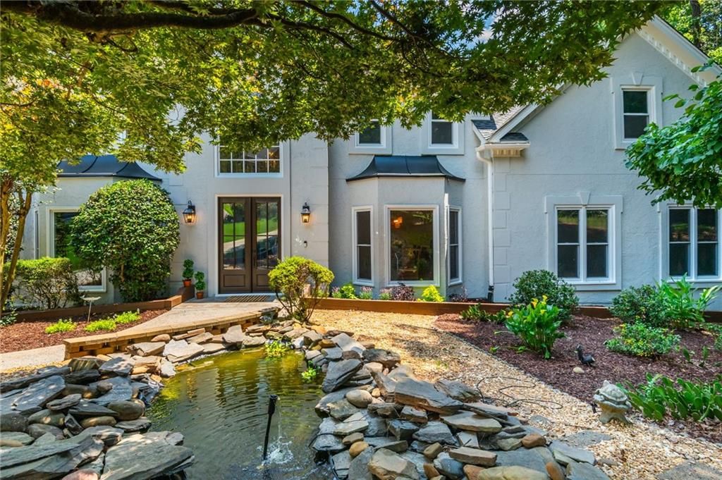 2865 Stoneglen Close, Roswell, GA 30076