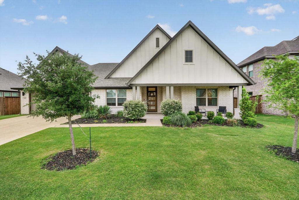 219 Mockingbird Drive, Waxahachie, TX 75165