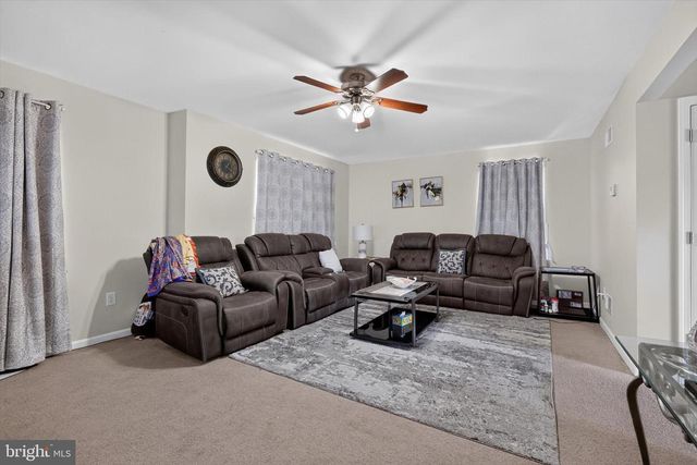 6421 CREEKBEND DR, Mechanicsburg, PA 17050