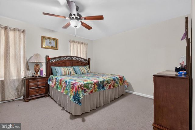 6421 CREEKBEND DR, Mechanicsburg, PA 17050