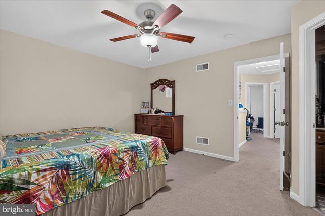 6421 CREEKBEND DR, Mechanicsburg, PA 17050