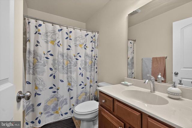 6421 CREEKBEND DR, Mechanicsburg, PA 17050