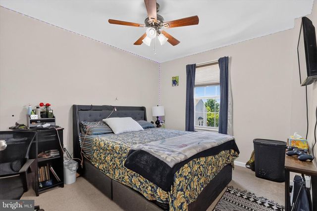 6421 CREEKBEND DR, Mechanicsburg, PA 17050