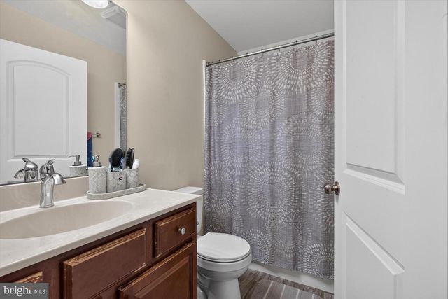 6421 CREEKBEND DR, Mechanicsburg, PA 17050