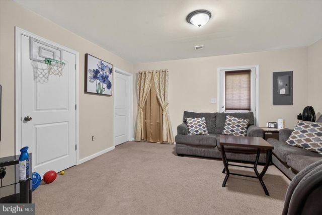 6421 CREEKBEND DR, Mechanicsburg, PA 17050
