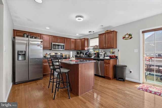 6421 CREEKBEND DR, Mechanicsburg, PA 17050