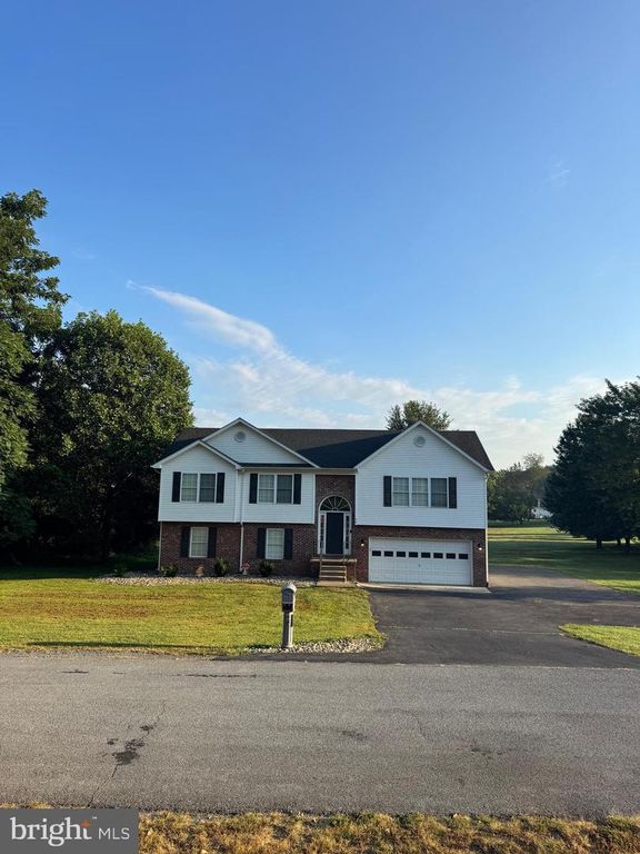 98 PALACE CT, Inwood, WV 25428