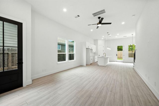 7117 England Street A, Houston, TX 77021