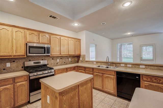 7048 Summit Parc Drive, Dallas, TX 75249