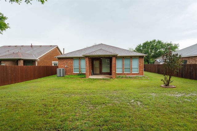 7048 Summit Parc Drive, Dallas, TX 75249