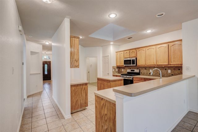 7048 Summit Parc Drive, Dallas, TX 75249