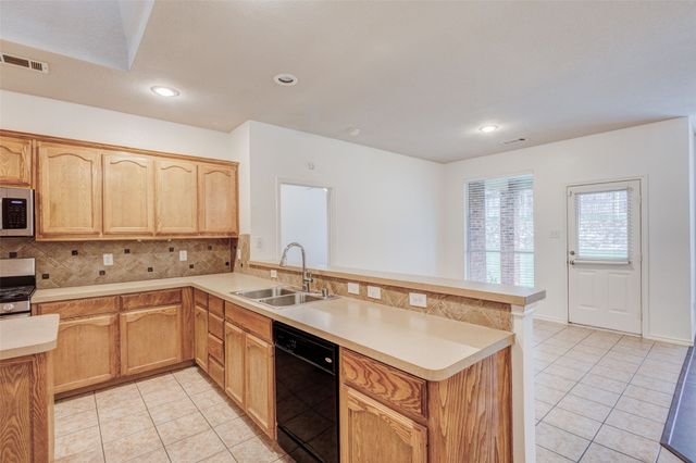 7048 Summit Parc Drive, Dallas, TX 75249