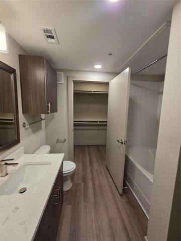 3616 Richmond 1211, Houston, TX 77046