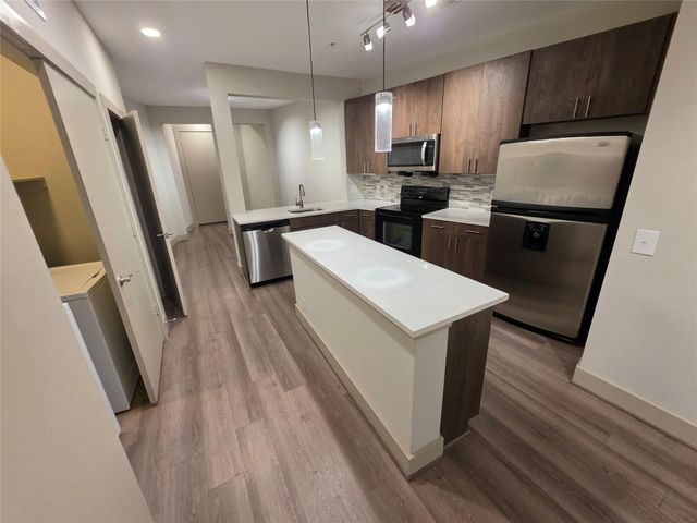 3616 Richmond 1211, Houston, TX 77046