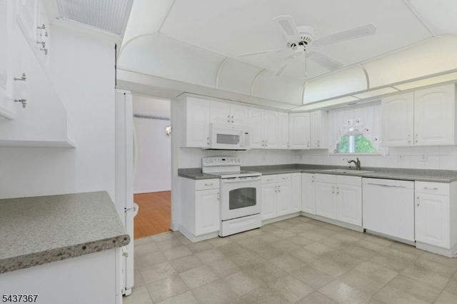 316 Sanford Ave, Lyndhurst Twp., NJ 07071
