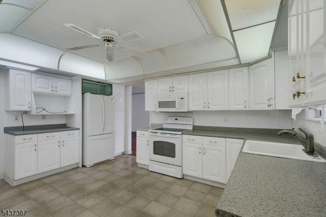 316 Sanford Ave, Lyndhurst Twp., NJ 07071