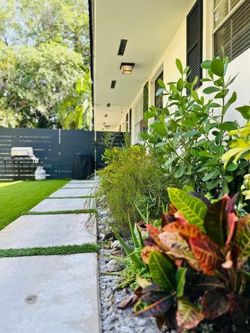 1002 NE 119th St F, Biscayne Park, FL 33161