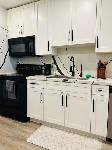 1002 NE 119th St F, Biscayne Park, FL 33161