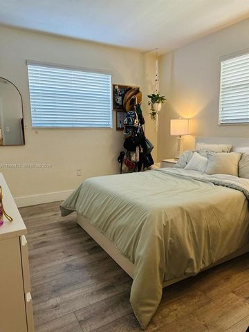 1002 NE 119th St F, Biscayne Park, FL 33161