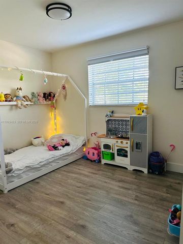 1002 NE 119th St F, Biscayne Park, FL 33161