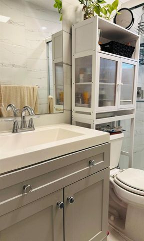 1002 NE 119th St F, Biscayne Park, FL 33161