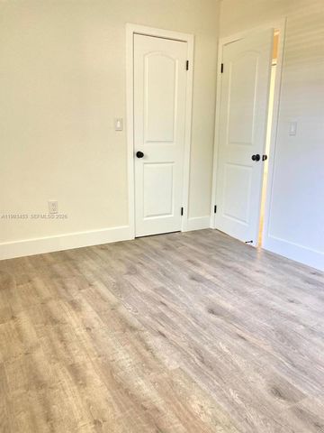 1002 NE 119th St F, Biscayne Park, FL 33161