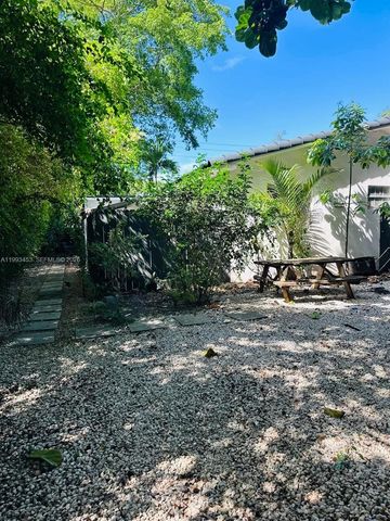 1002 NE 119th St F, Biscayne Park, FL 33161