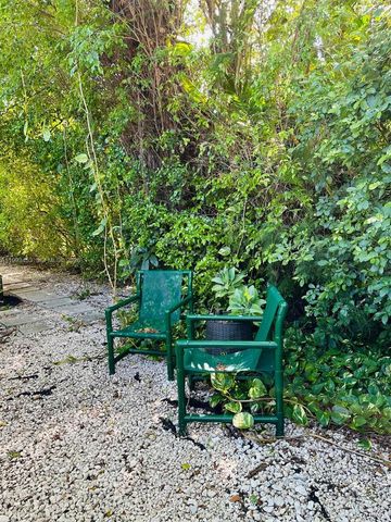 1002 NE 119th St F, Biscayne Park, FL 33161