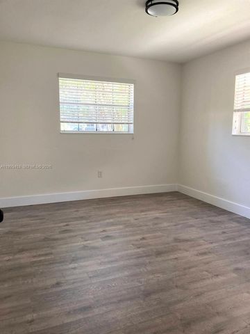 1002 NE 119th St F, Biscayne Park, FL 33161