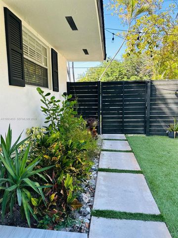 1002 NE 119th St F, Biscayne Park, FL 33161