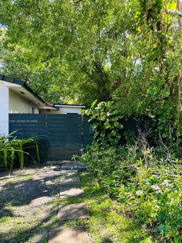 1002 NE 119th St F, Biscayne Park, FL 33161