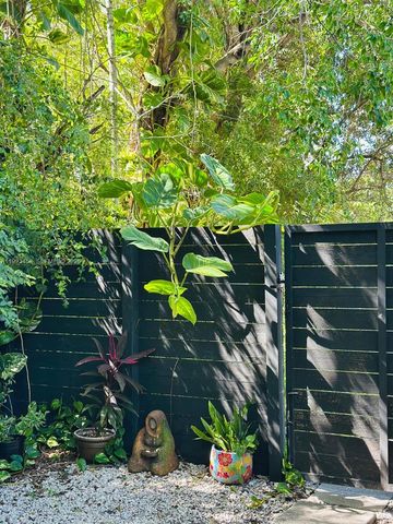 1002 NE 119th St F, Biscayne Park, FL 33161