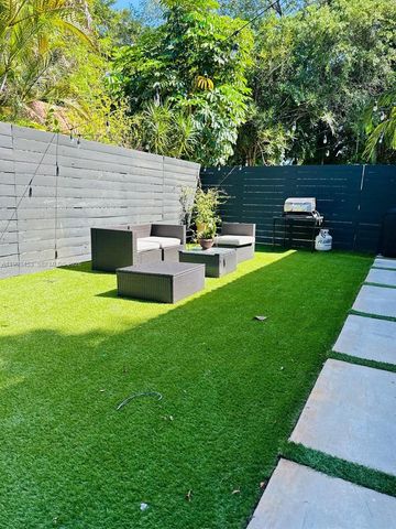 1002 NE 119th St F, Biscayne Park, FL 33161