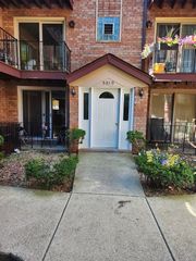 5819 W HIGGINS Avenue 1D, Chicago, IL 60630