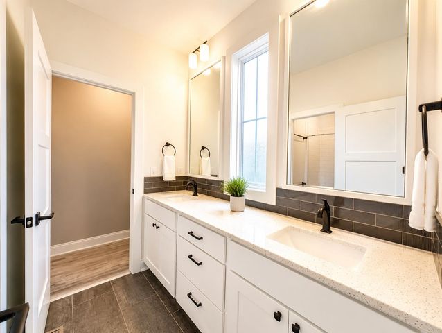 1502 N Shadow Rock Dr, Andover, KS 67002