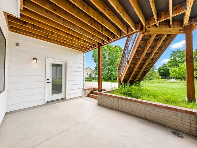 1502 N Shadow Rock Dr, Andover, KS 67002