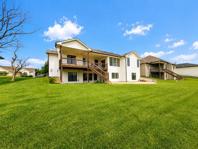 1502 N Shadow Rock Dr, Andover, KS 67002