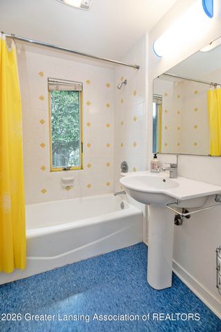 855 Lantern Hill Drive, East Lansing, MI 48823