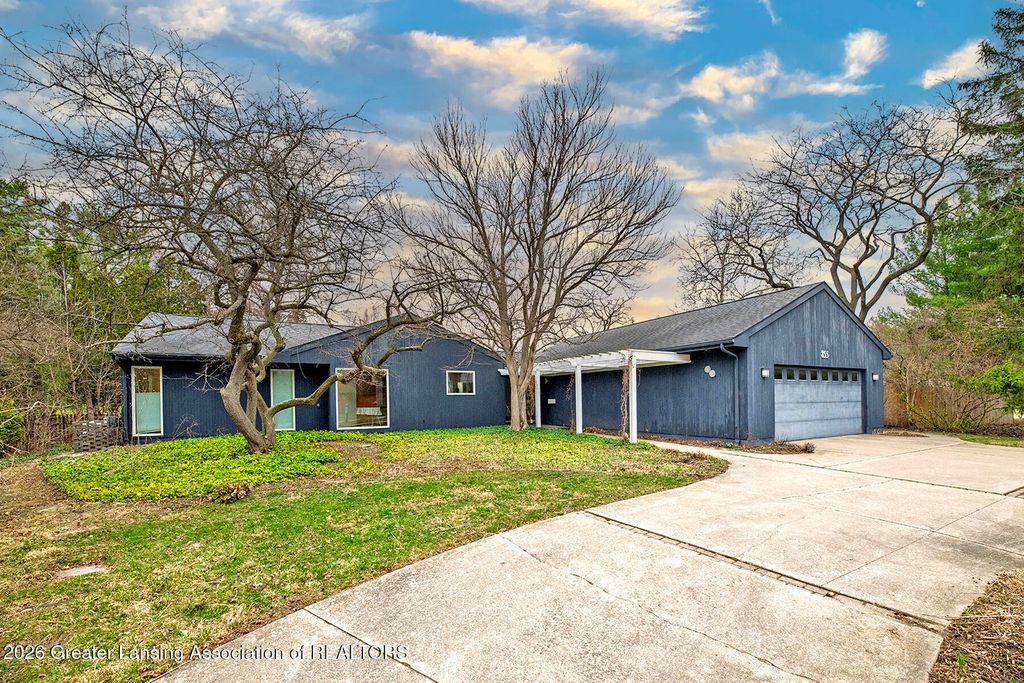 855 Lantern Hill Drive, East Lansing, MI 48823