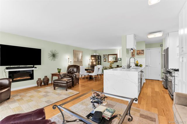 1085 Warburton 210, Yonkers, NY 10701