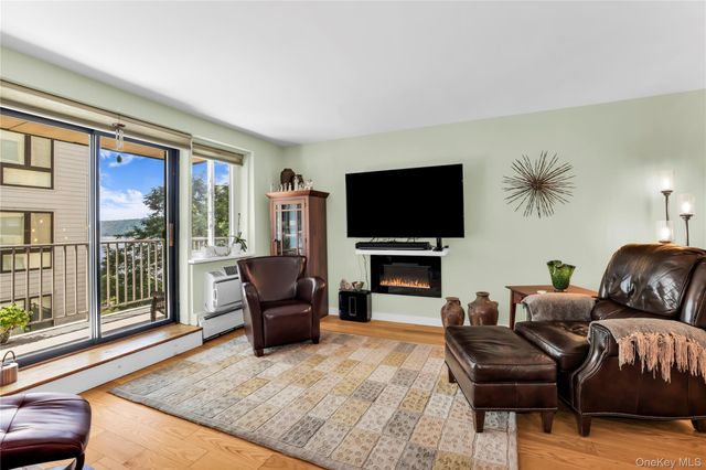 1085 Warburton 210, Yonkers, NY 10701