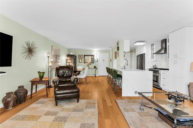 1085 Warburton 210, Yonkers, NY 10701