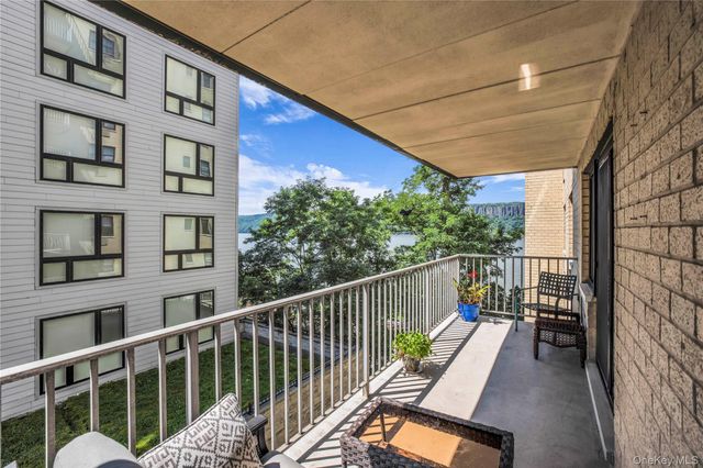 1085 Warburton 210, Yonkers, NY 10701