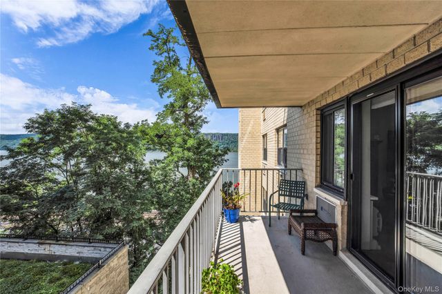 1085 Warburton 210, Yonkers, NY 10701