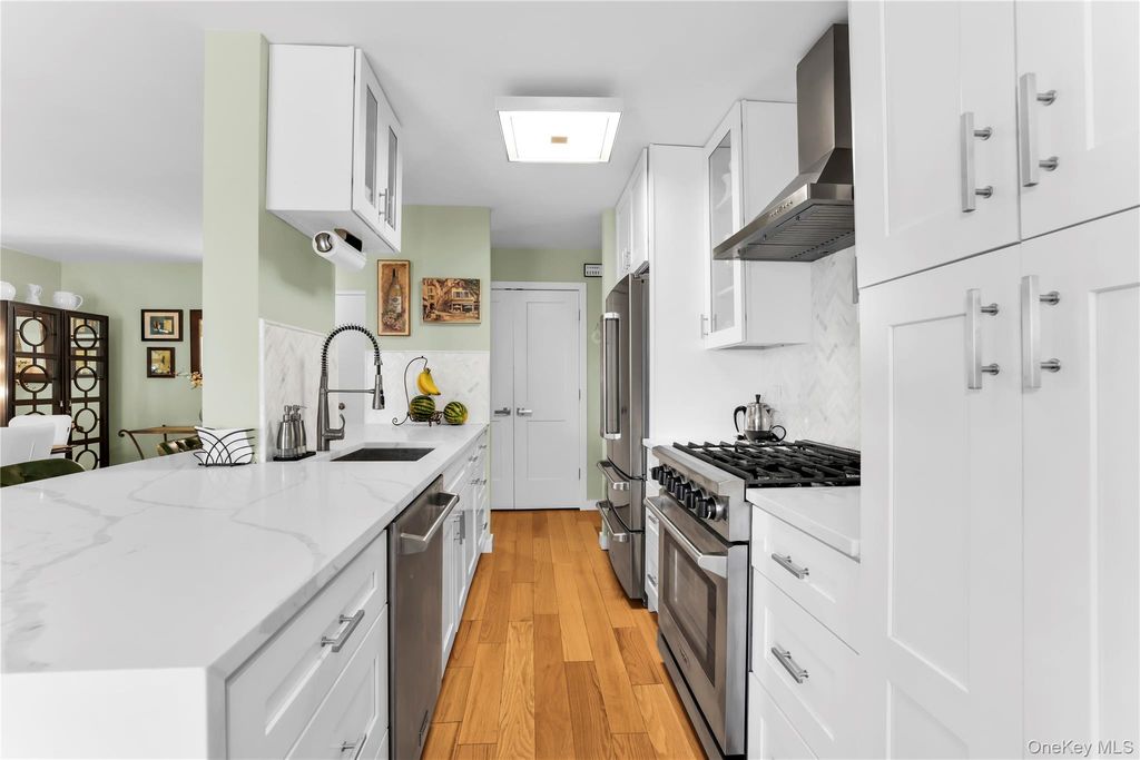 1085 Warburton 210, Yonkers, NY 10701 — photo 2