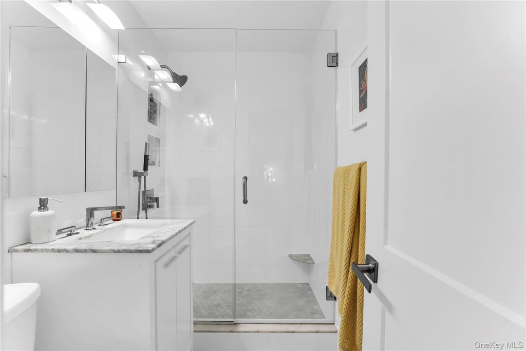 1085 Warburton 210, Yonkers, NY 10701 — photo 3