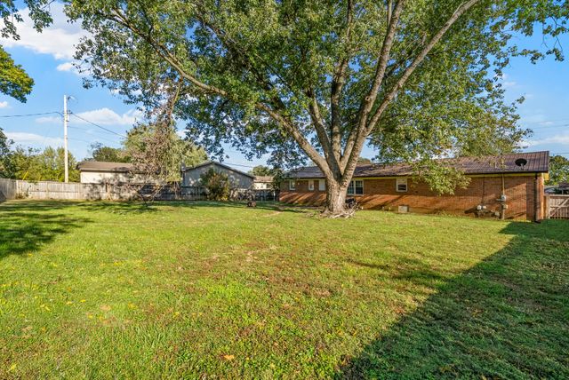 804 Oak Hurst Dr, Hopkinsville, KY 42240