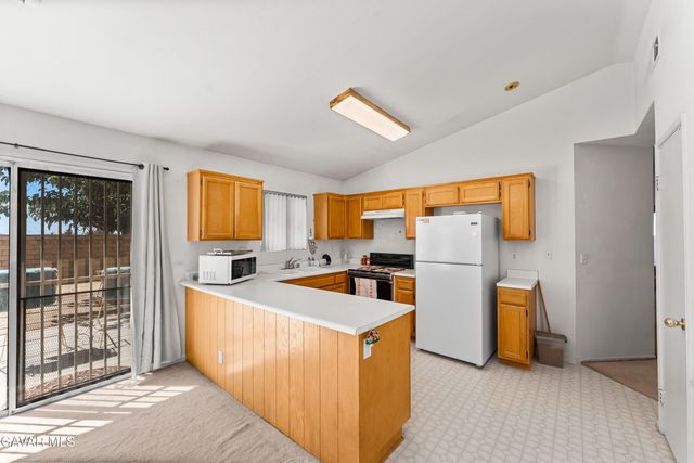 1208 Oakwood Lane, Rosamond, CA 93560